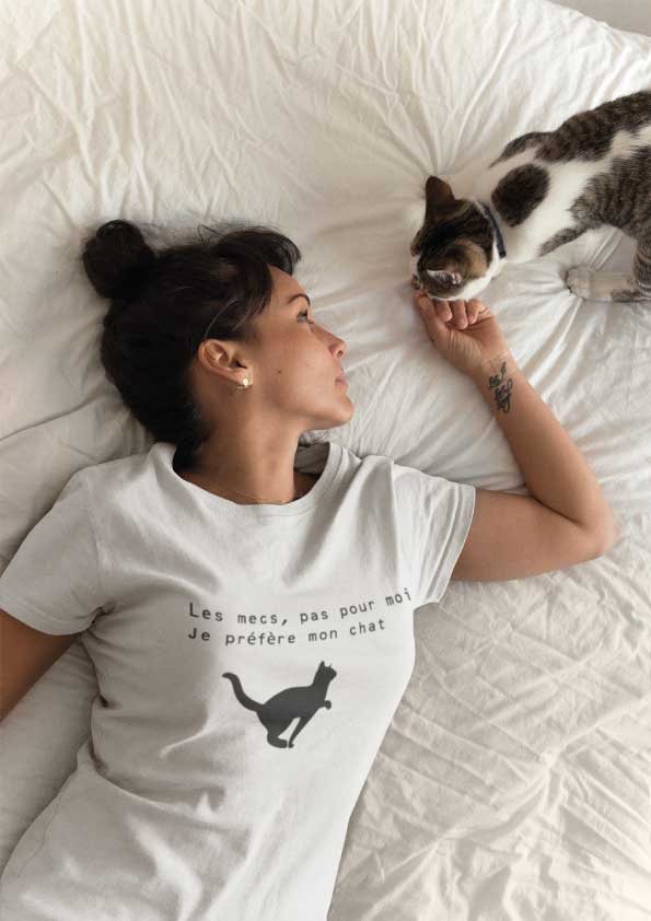 Image de t-shirt blanc "les mecs pas pour moi, je préfère mon chat"- MCL Sérigraphie