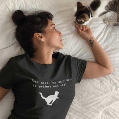 Image de t-shirt noir "les mecs pas pour moi, je préfère mon chat"- MCL Sérigraphie